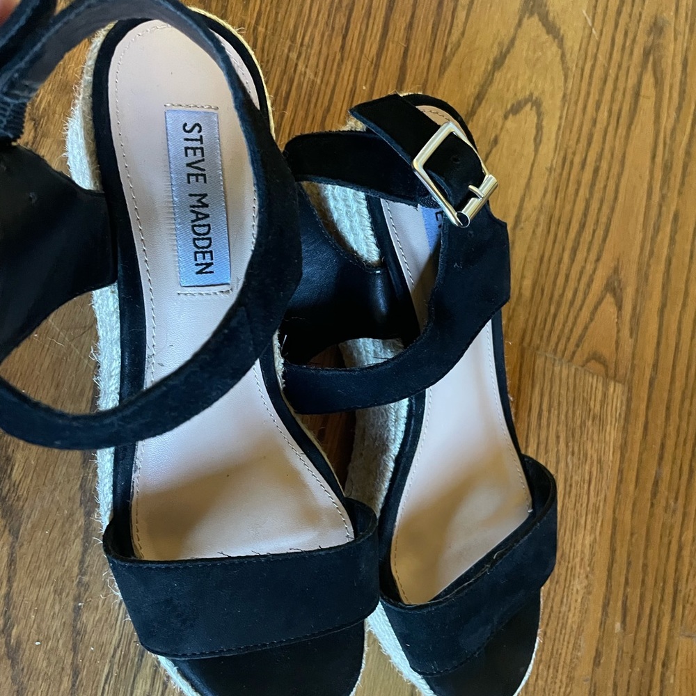 Steve Madden size 6 suede leather wedges. Really pretty.